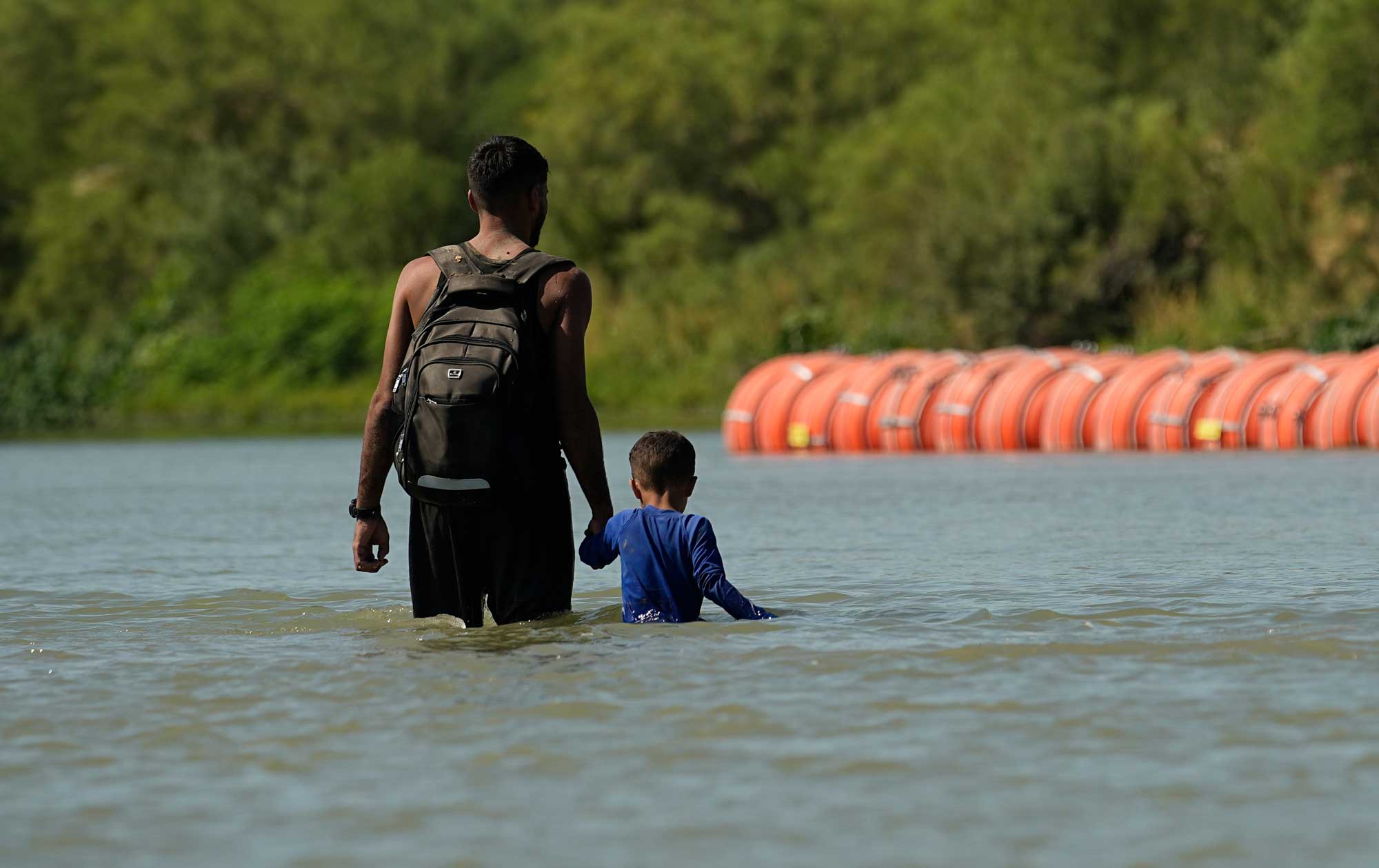 La Estrategia de Biden para Acelerar el Proceso de Asilo para Nuevos Migrantes