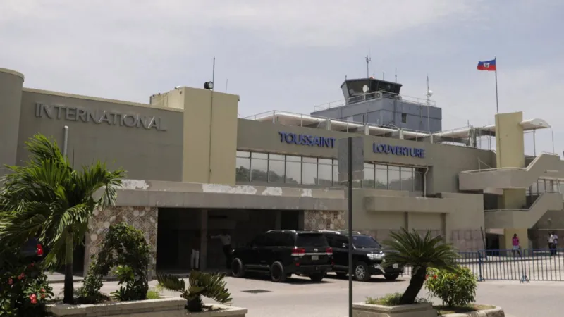 Renace la Conexión: El Aeropuerto de Haití Reabre Tras Semanas de Agitación por Pandillas